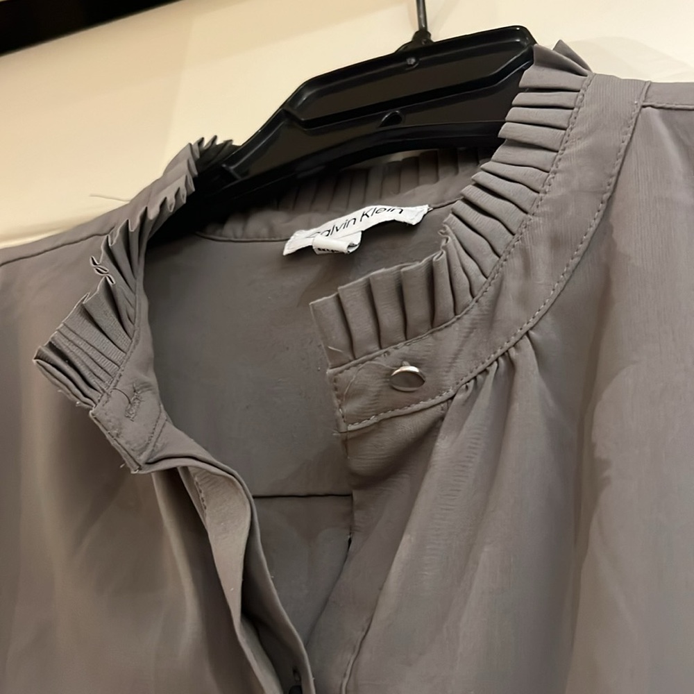 Calvin Klein top - Picture 2 of 8